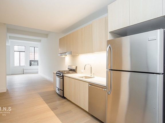 2nd image of 31 E 31st St #4CC