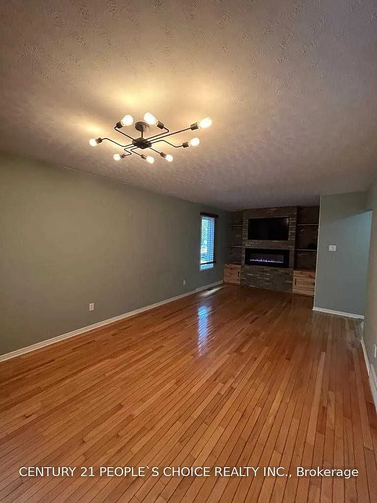 3 bed, $2,500 — Photo 2