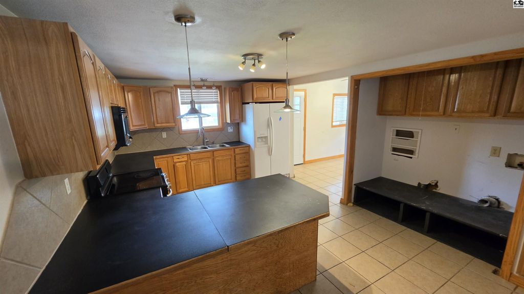 607 S Main St, McPherson, KS - View 5