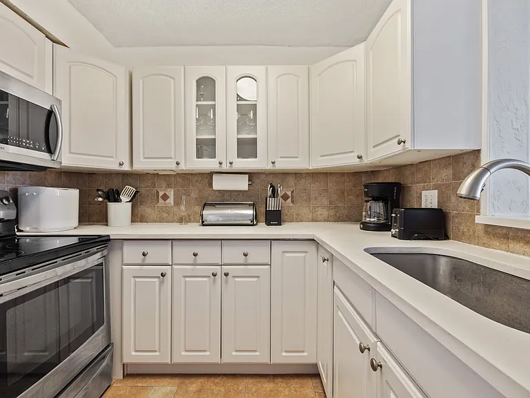 1000 Cove Cay Dr — Photo 5
