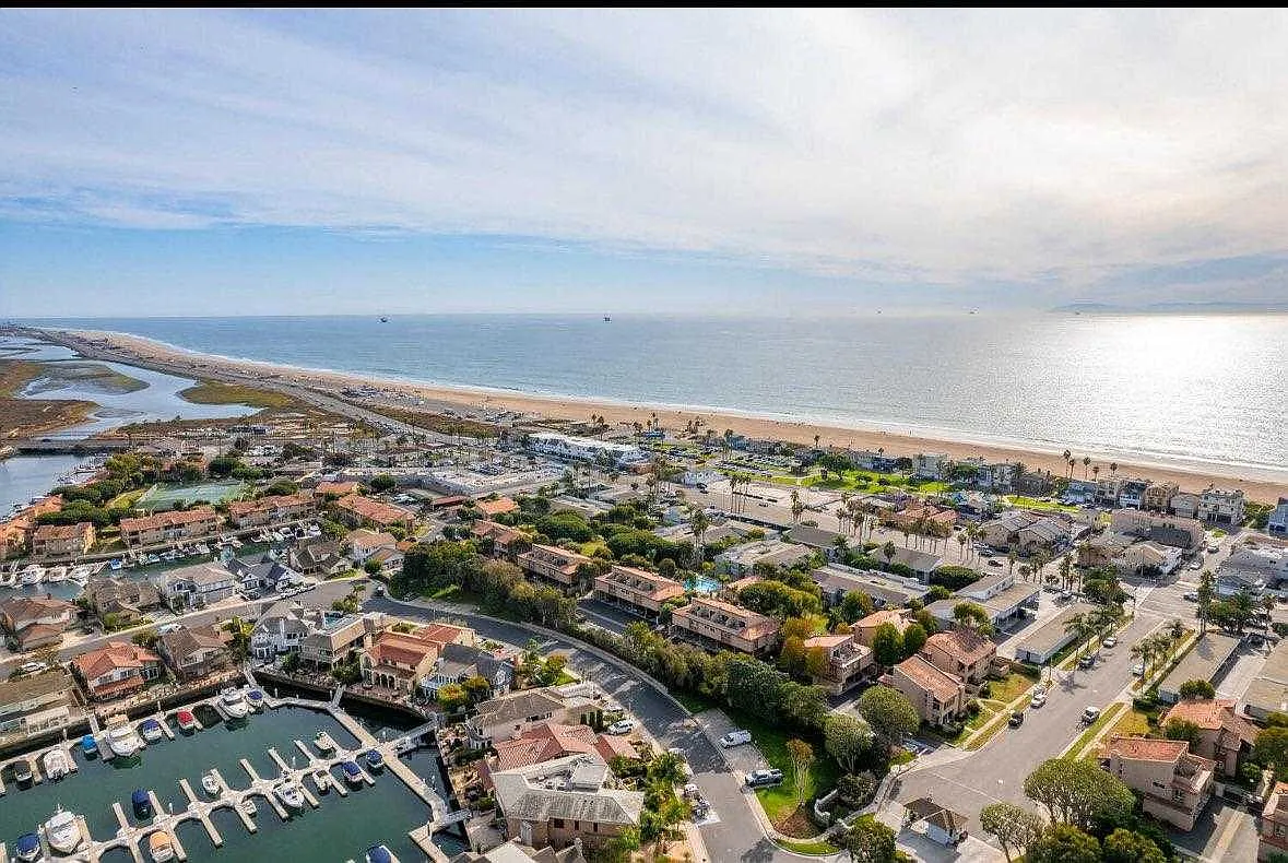 16942 Pacific Coast Hwy — Photo 1