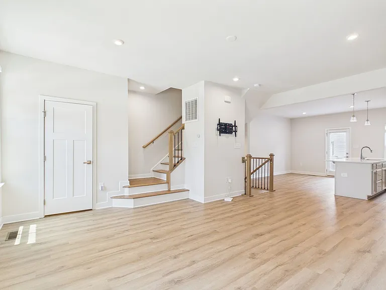 2117 Old Manchester St — Photo 9