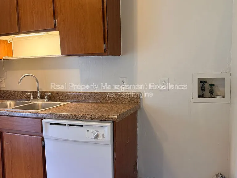 419 Walton St — Photo 31