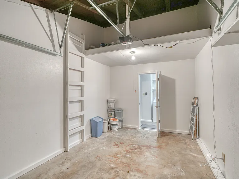 207 Hi Cir N #105B — Photo 19