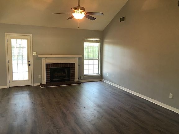 2nd image of 1390 Essex Ct