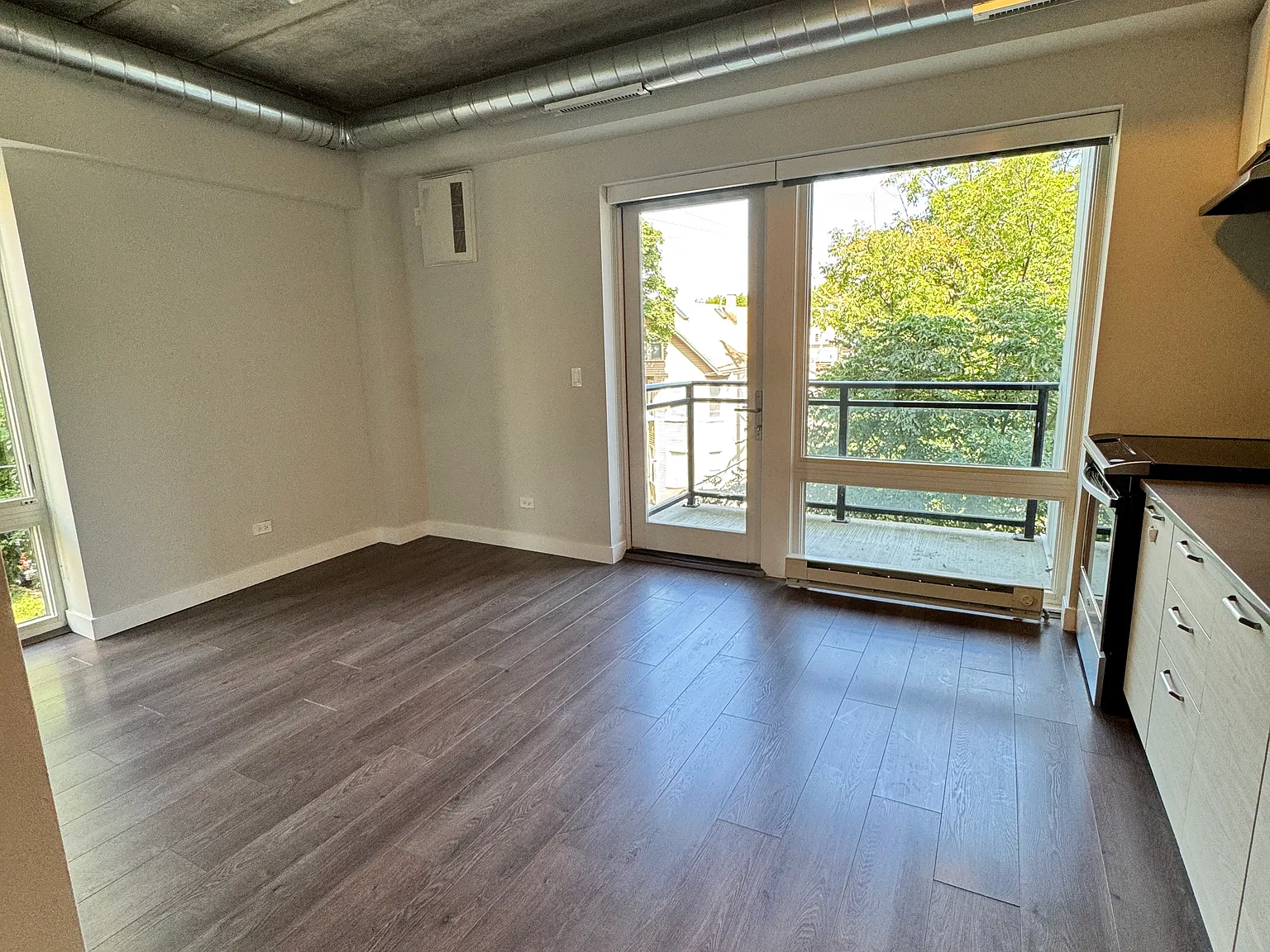 2407 W Eastwood Ave — Photo 3