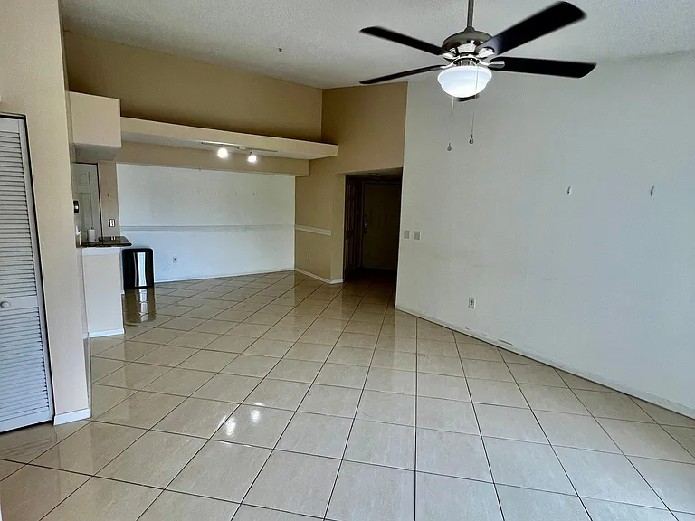 400 Crestwood Ct N #407 — Photo 23