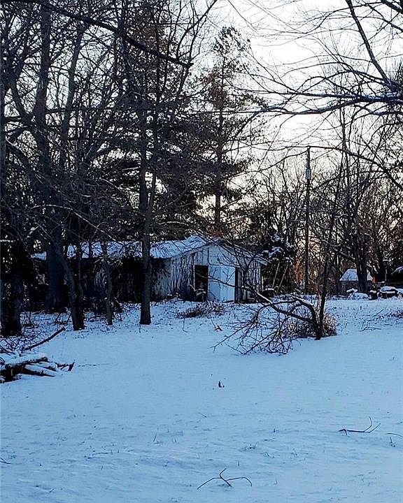 2nd image of 105 E Lone Jack Lee Summit Rd