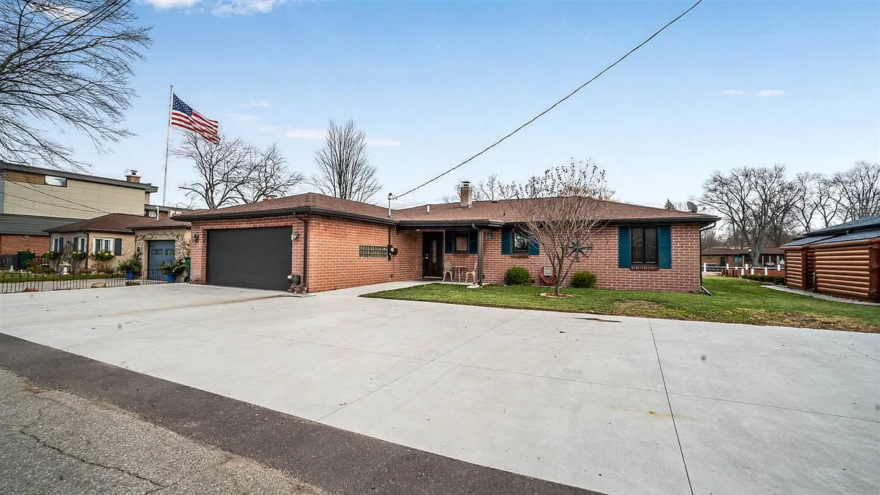 168 Bay Shore Dr photo 1