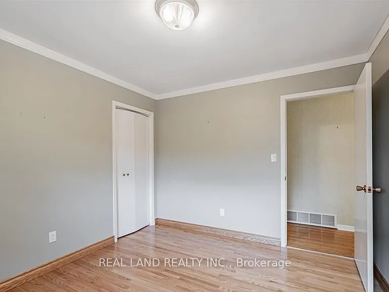 274 Timothy Ct #UPPER — Photo 20