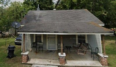 1st image of 1011 Maple St W