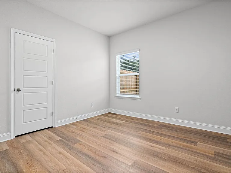 7307 Hawkins Mnr — Photo 17