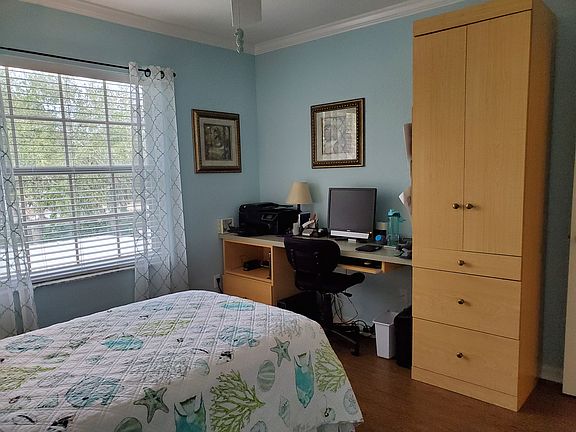 Office area in 2nd bedroom