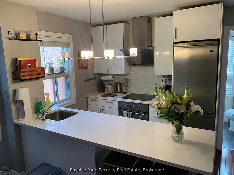 380 Crawford St #2 — Photo 8