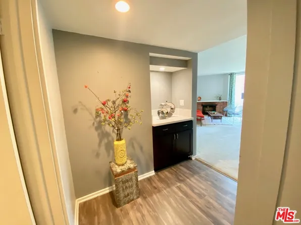6385 Green Valley Cir Unit 220, Culver City, CA 90230