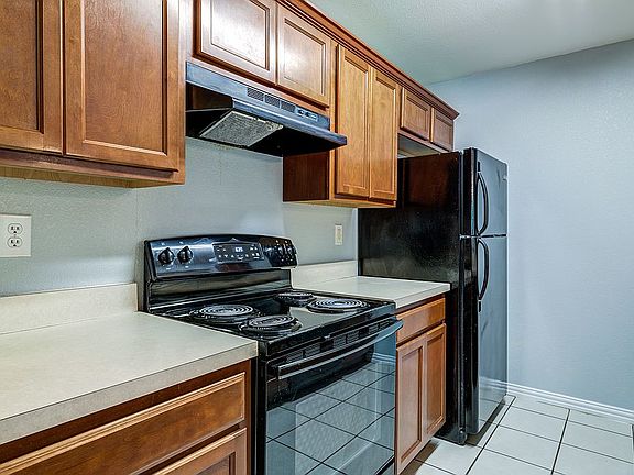 5th image of 2725 Avenue E