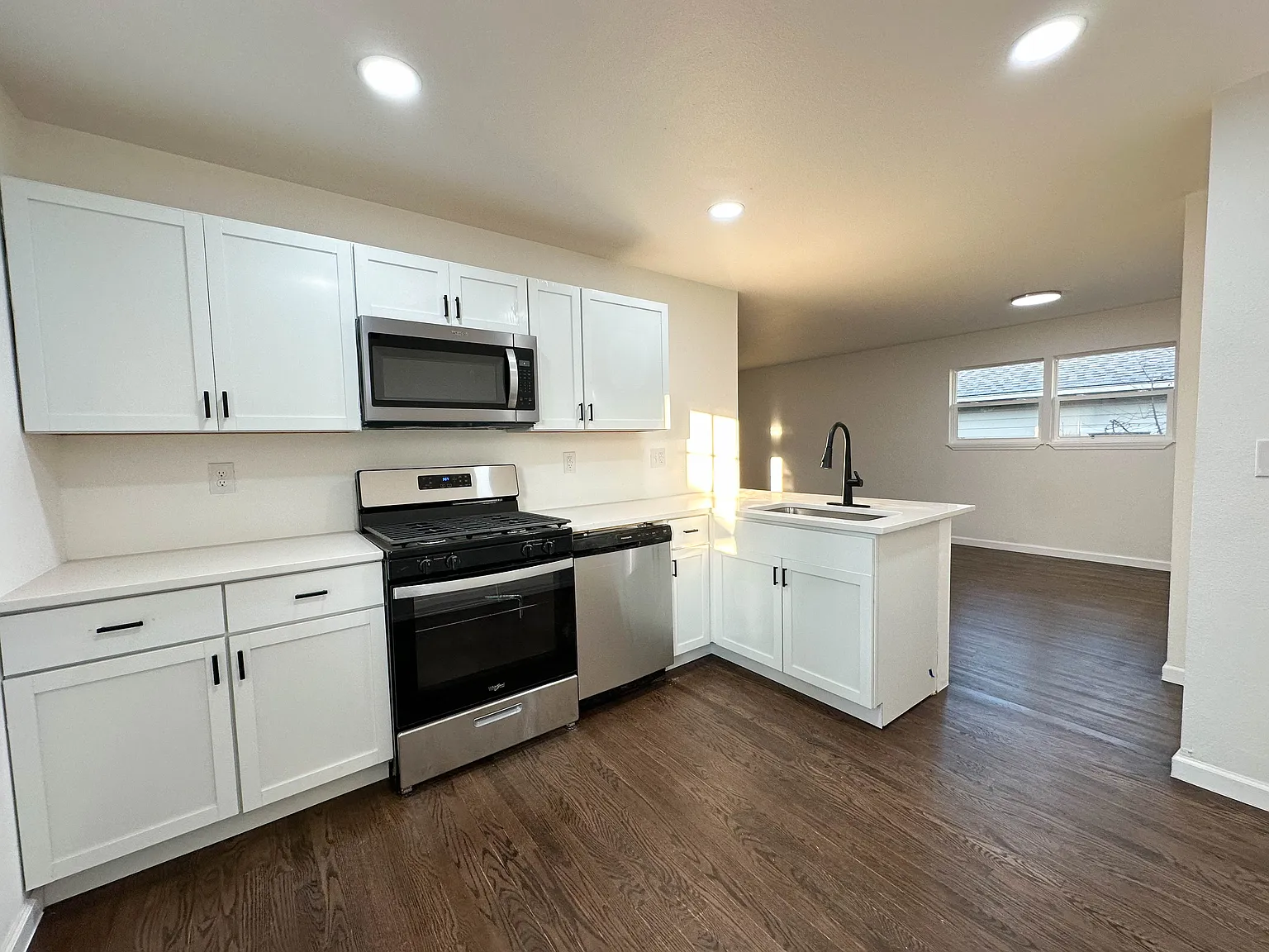 3 bed, 1144 sqft, $1,700 — Photo 3