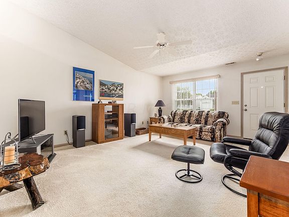 3rd image of 2323 Breeze Hill Dr