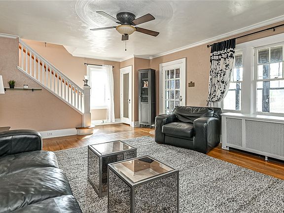 3rd image of 36 Oakwood Sq