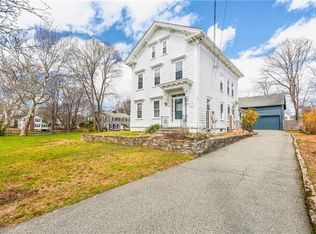 75 Greenwood Ave E, Rumford, RI 02916