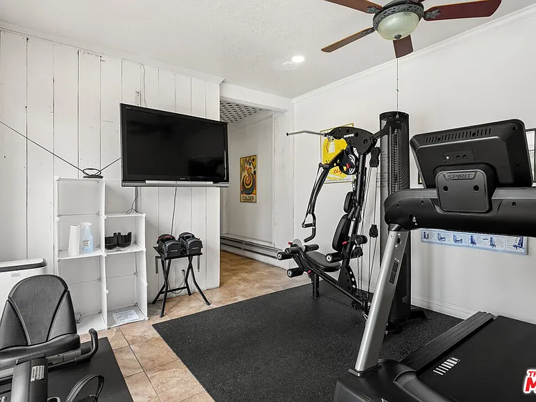 1260 S Beverly Glen Blvd #101 — Photo 23