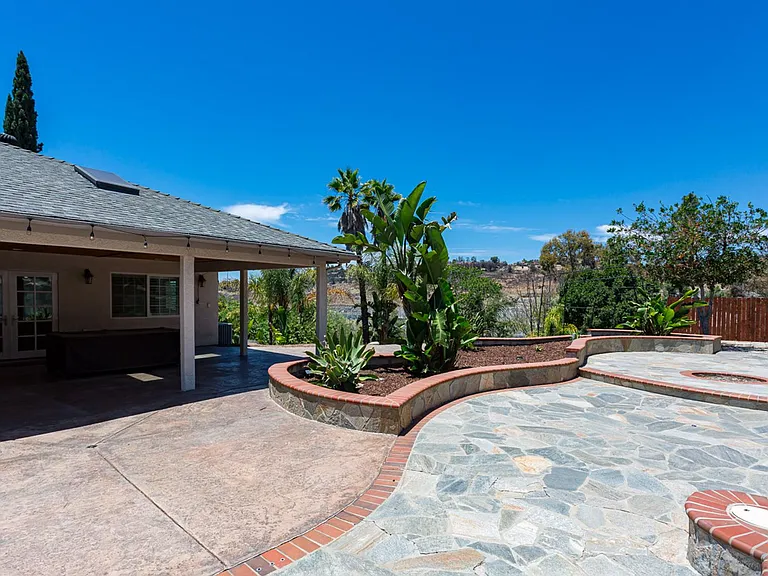 5564 Lone Star Dr — Photo 44