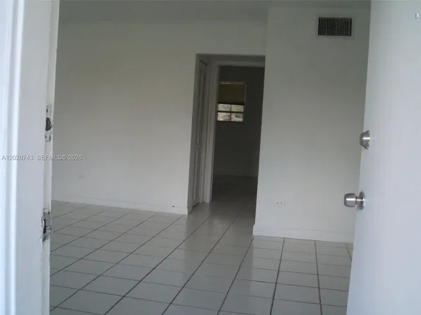 9760 SW 184th St APT 16D, Cutler Bay, FL 33157