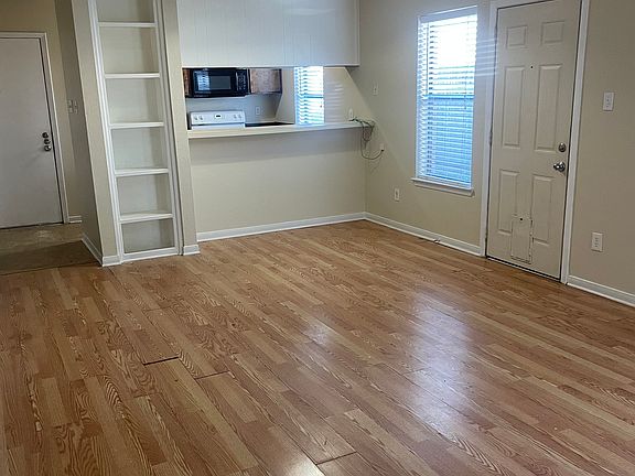 3rd image of 2524 Hickory Dr
