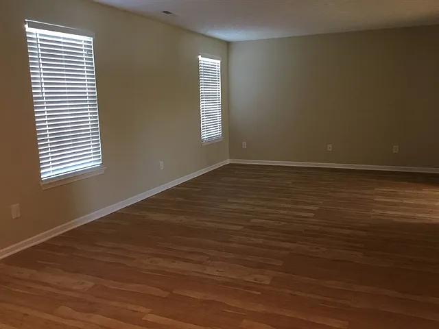317 Evergreen Cir — Photo 3