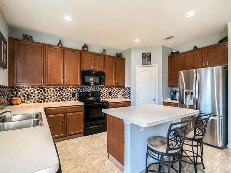 5425 Shady Springs Trl — Photo 9