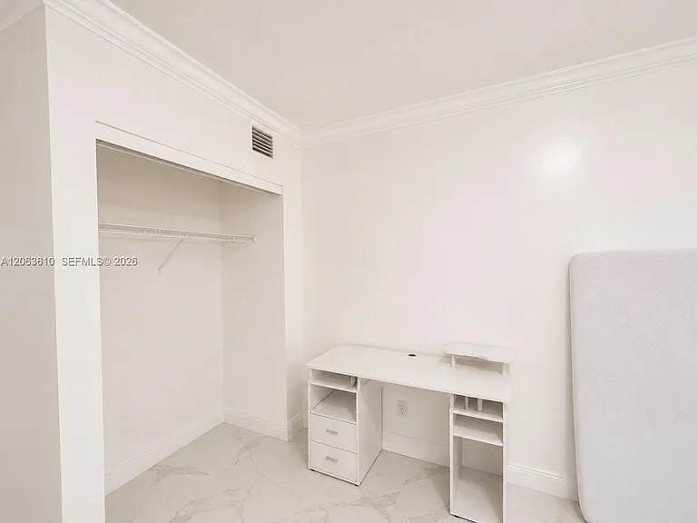 6049 SW 39th St #6049 — Photo 9