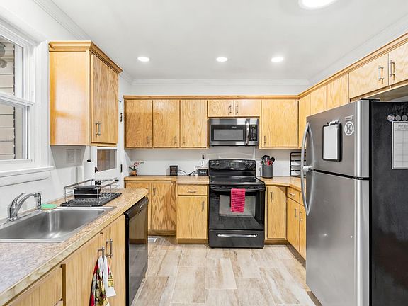5th image of 216 Crescent Ln
