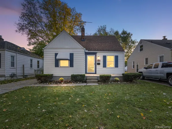 19684 Kenosha St, Harper Woods, MI 48225