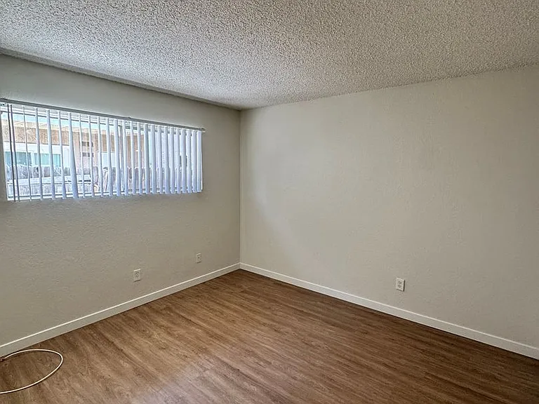 3951 Howard Ave — Photo 11