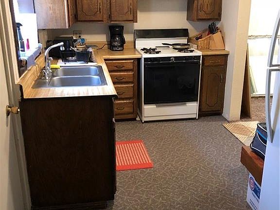 4th image of 523 N Locust Ave