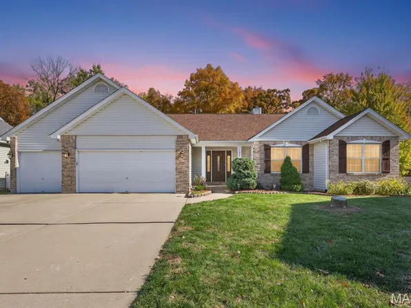 1433 Schoal Creek Dr, Saint Peters, MO 63366