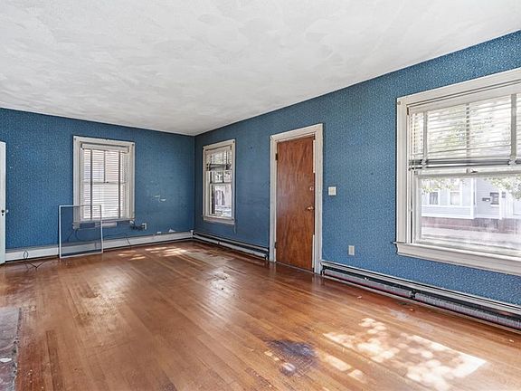 4th image of 199 Garden St
