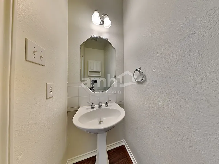 7017 Chaucer Dr — Photo 10