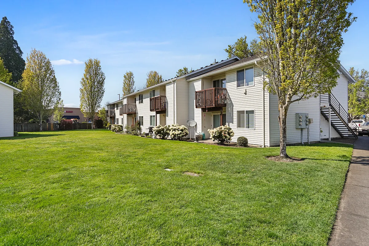 Building Photo - Redwood Square Apartments