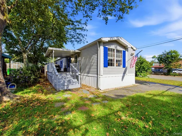 1137 Unit 124 Lincoln Avenue, Holbrook, NY 11741