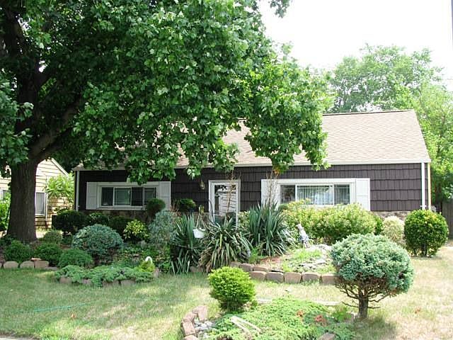 1st image of 11 Sunny Brook Dr E