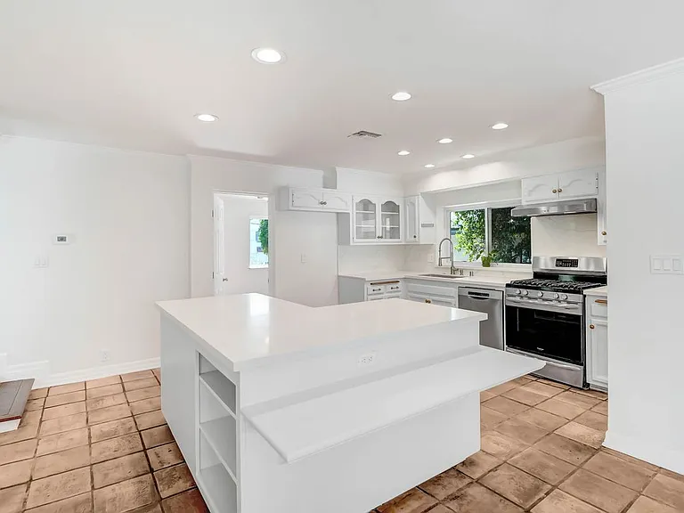 2401 Olive Ave — Photo 20