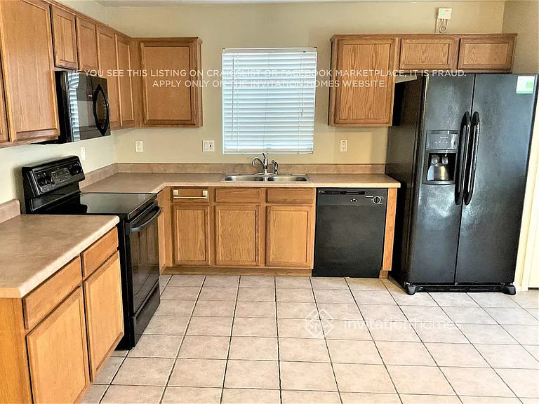 423 S Sabrina — Photo 10