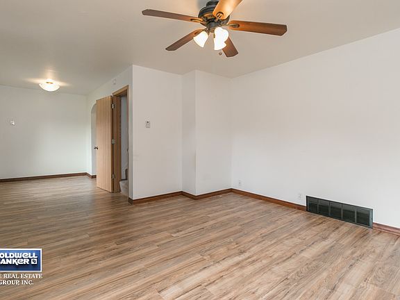3rd image of 1744 Western Ave
