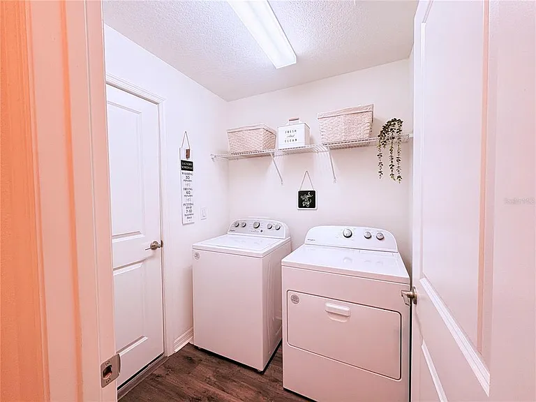 1084 Papaya Cir — Photo 26