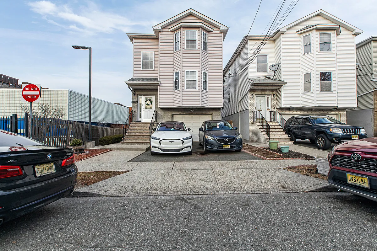 Building Photo - 71 Hartford St #2