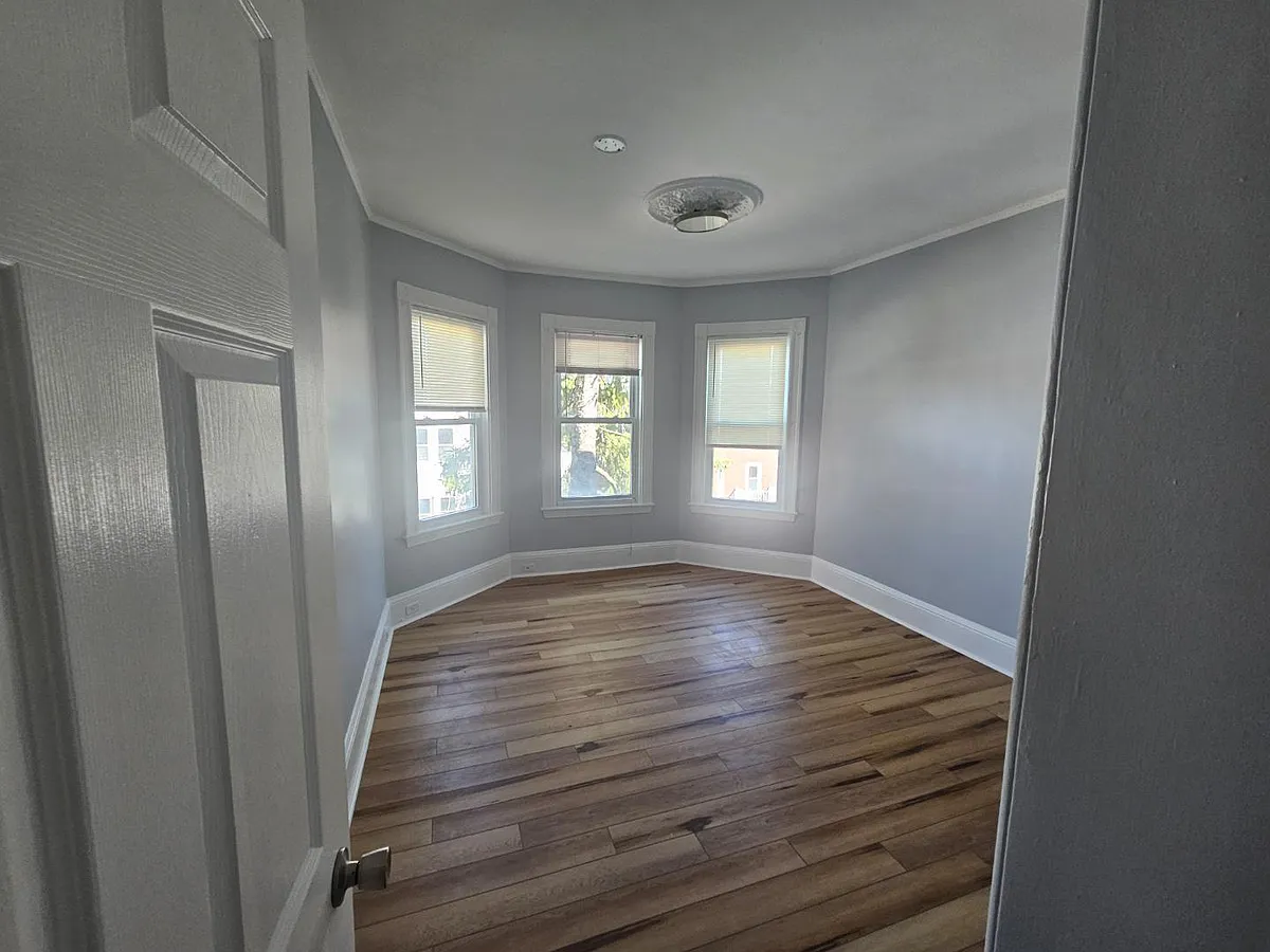 Unit Photo - 89 Beacon St #3