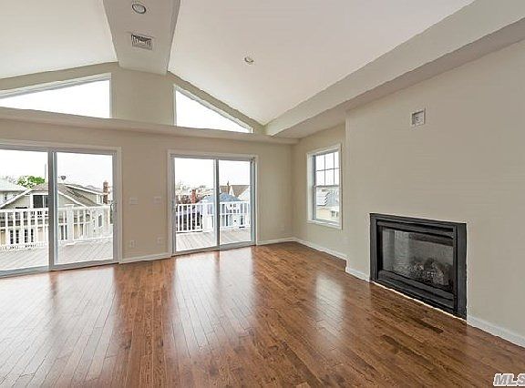 2nd image of 92 Illinois Ave