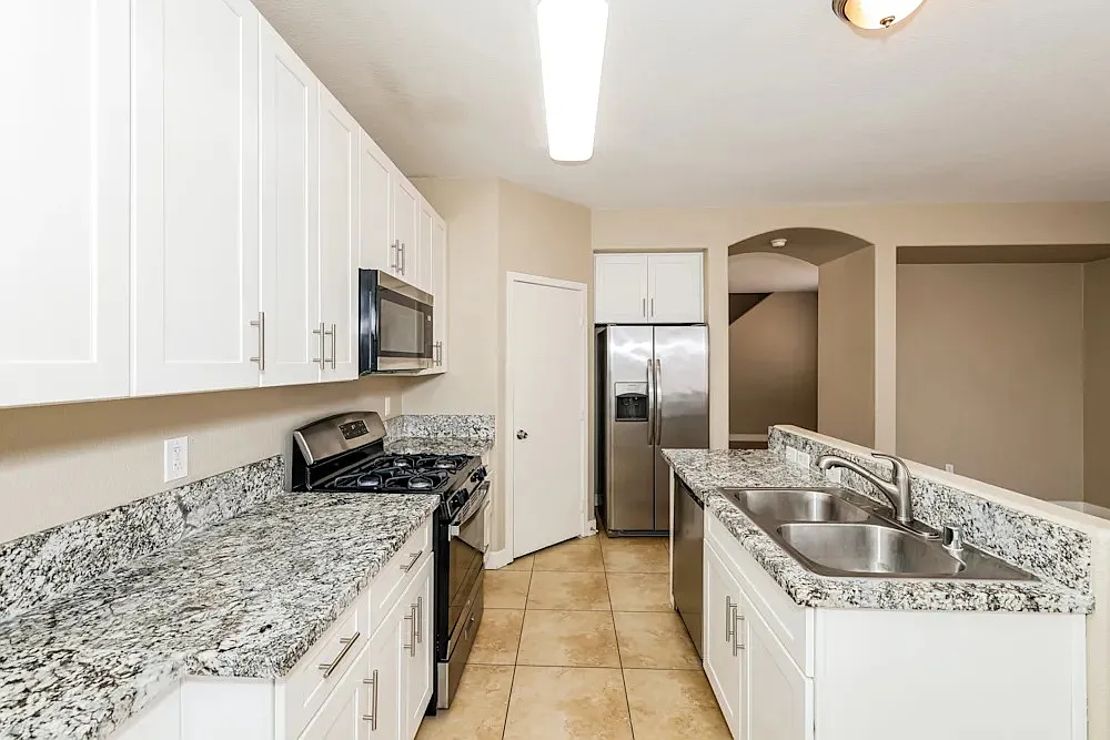 4 bed, 2.5 bath, 2053 sqft, $1,400 — Photo 4