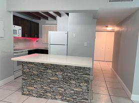 8870 Fontainebleau Blvd, Miami, FL